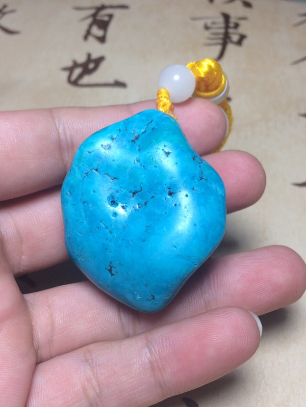 绿松石原石手把件选用上等玉料制作而成雕工精细优良玉