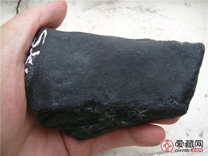 宝贝描述:老坑莫湾基蜡皮壳 料