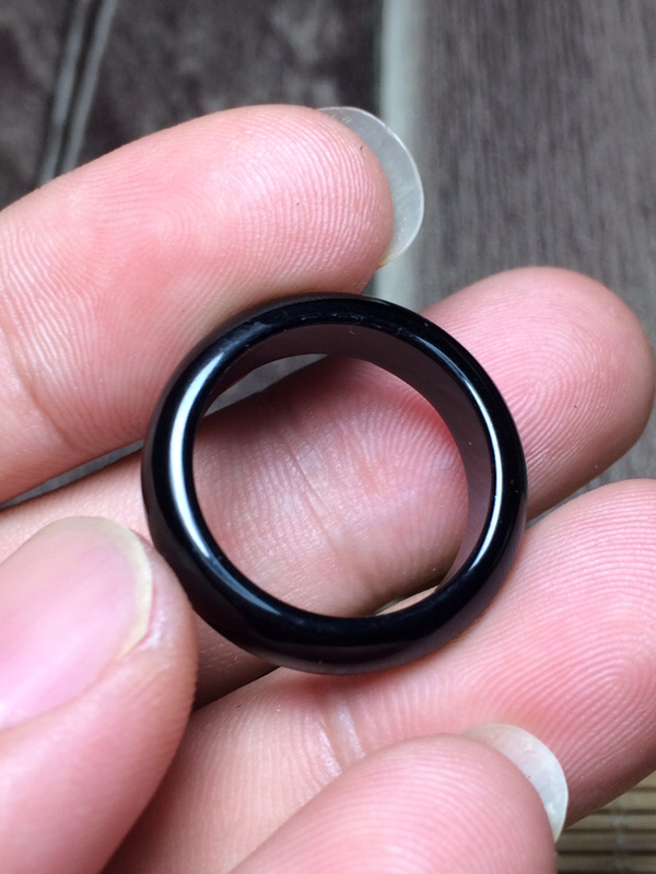 巴西天然玉髓 黑玛瑙戒指 18口径 话不多说看图