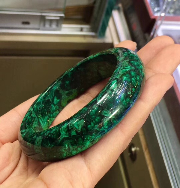 原矿7878天然孔雀石手镯颜色鲜艳独特的花纹