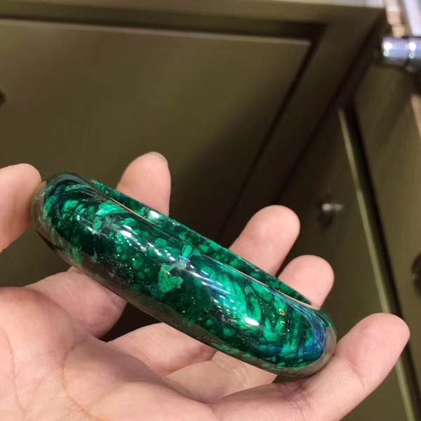 原矿7878天然孔雀石手镯颜色鲜艳独特的花纹