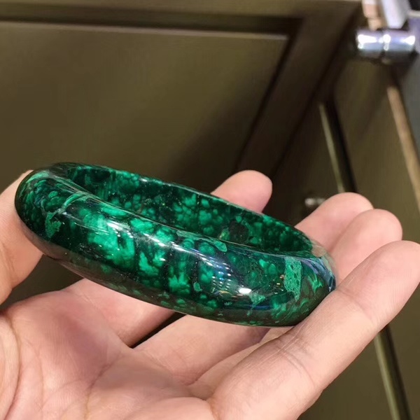 原矿7878天然孔雀石手镯颜色鲜艳独特的花纹