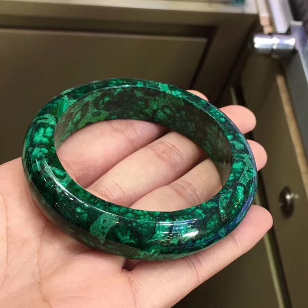 原矿7878天然孔雀石手镯颜色鲜艳独特的花纹