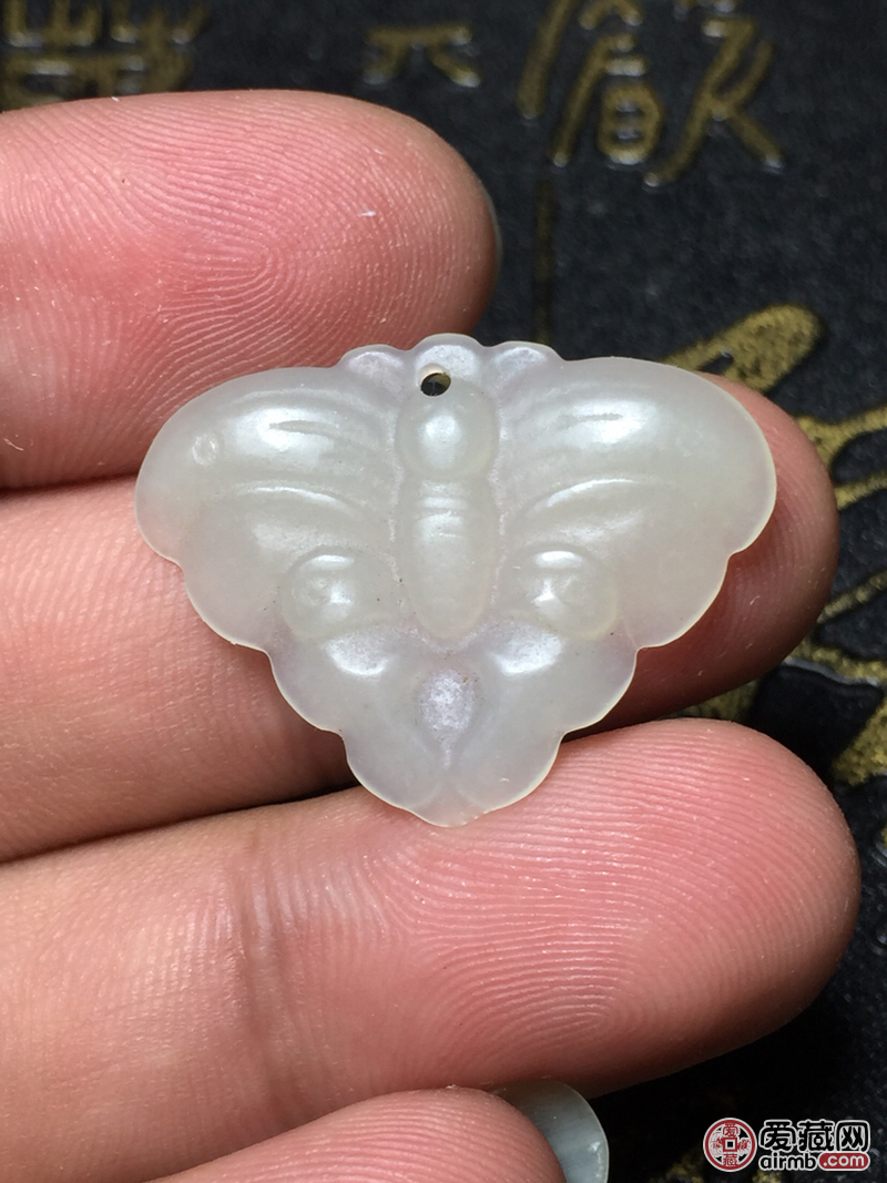 精品和田玉蝴蝶吊坠 雕功精湛