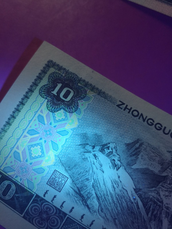 8010强荧光白钻dy早期冠号全到绝品一张灯下