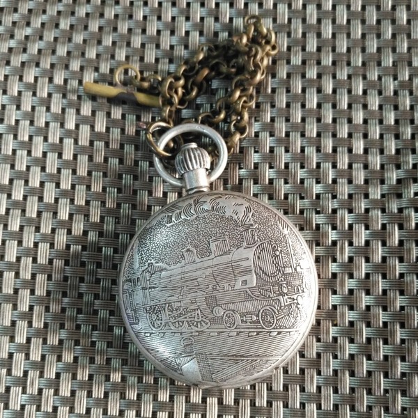 欧米茄经典藏银火车头机械怀表可正常使用顶部顺时