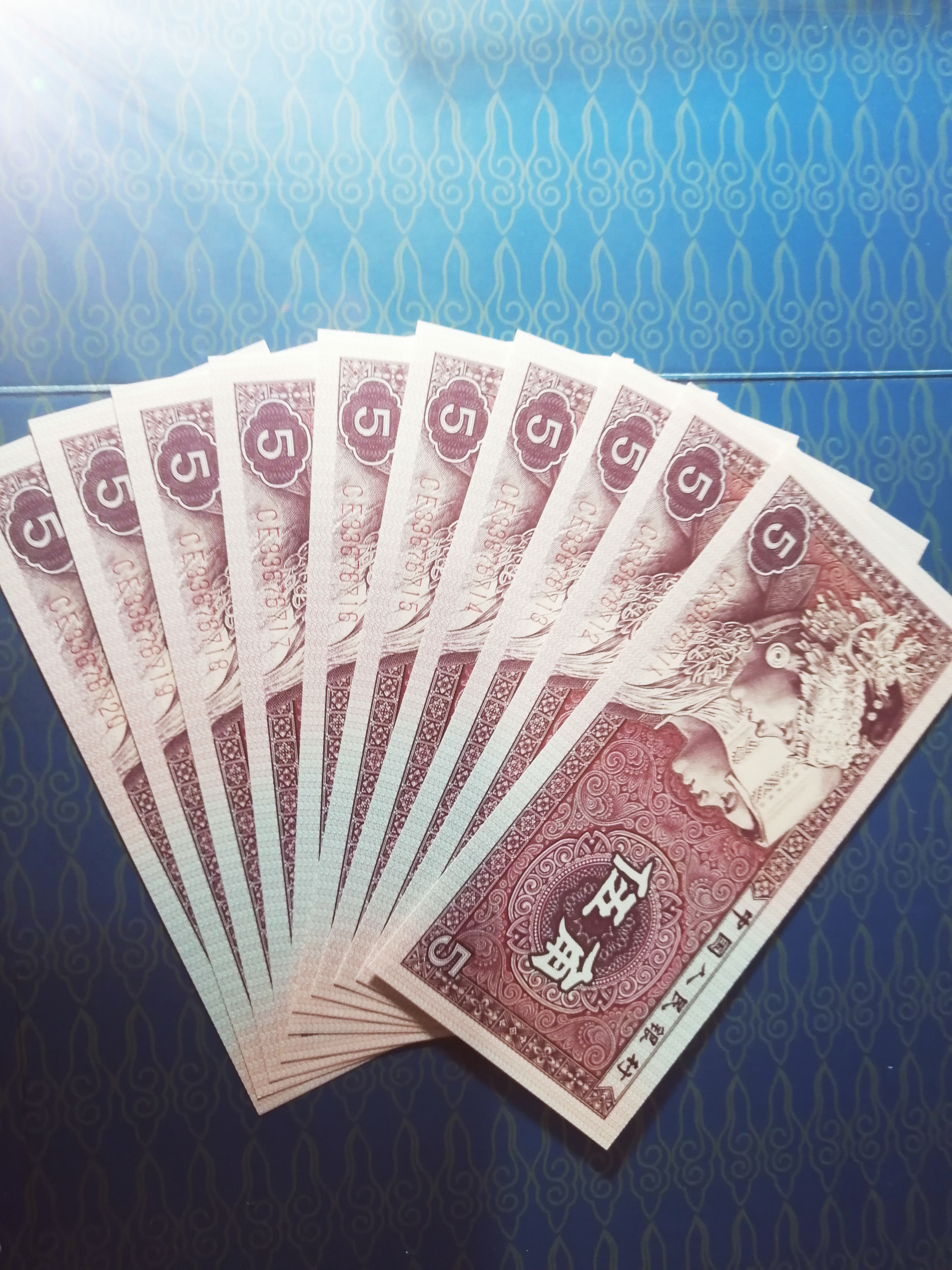 分享到: 8005ce稀缺紫腰c冠绝品,紫气东来,300多个冠号只有10种腰