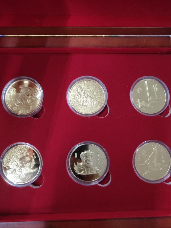 金犬纳福贺岁金质纪念章一套十枚表面含金a