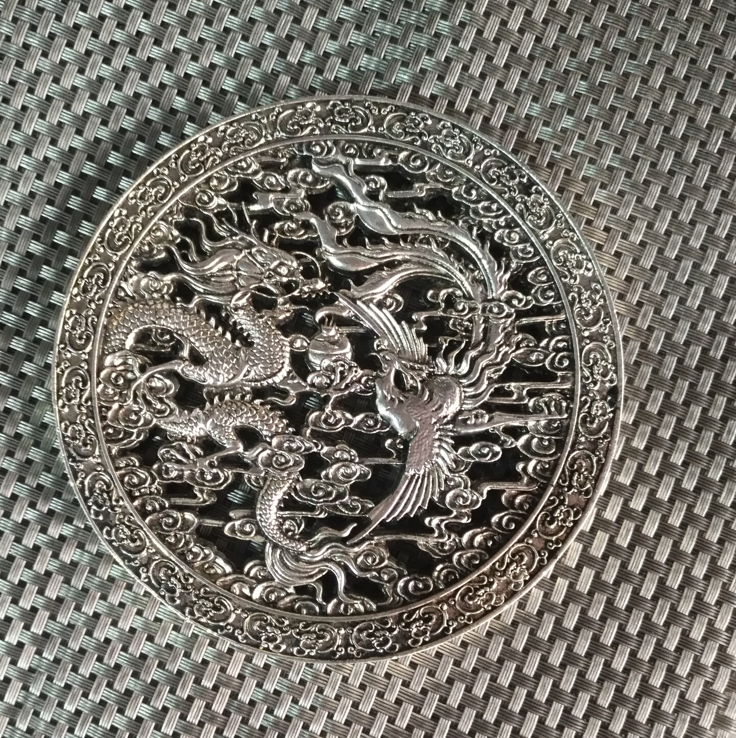 精品藏银龙凤呈祥摆件一个,尺寸