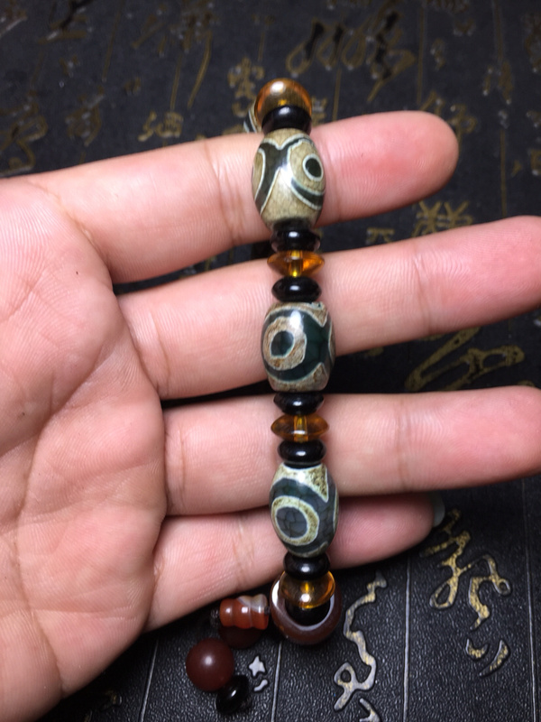 精品三眼天珠手链雕功精湛表现到位彰显大气玉