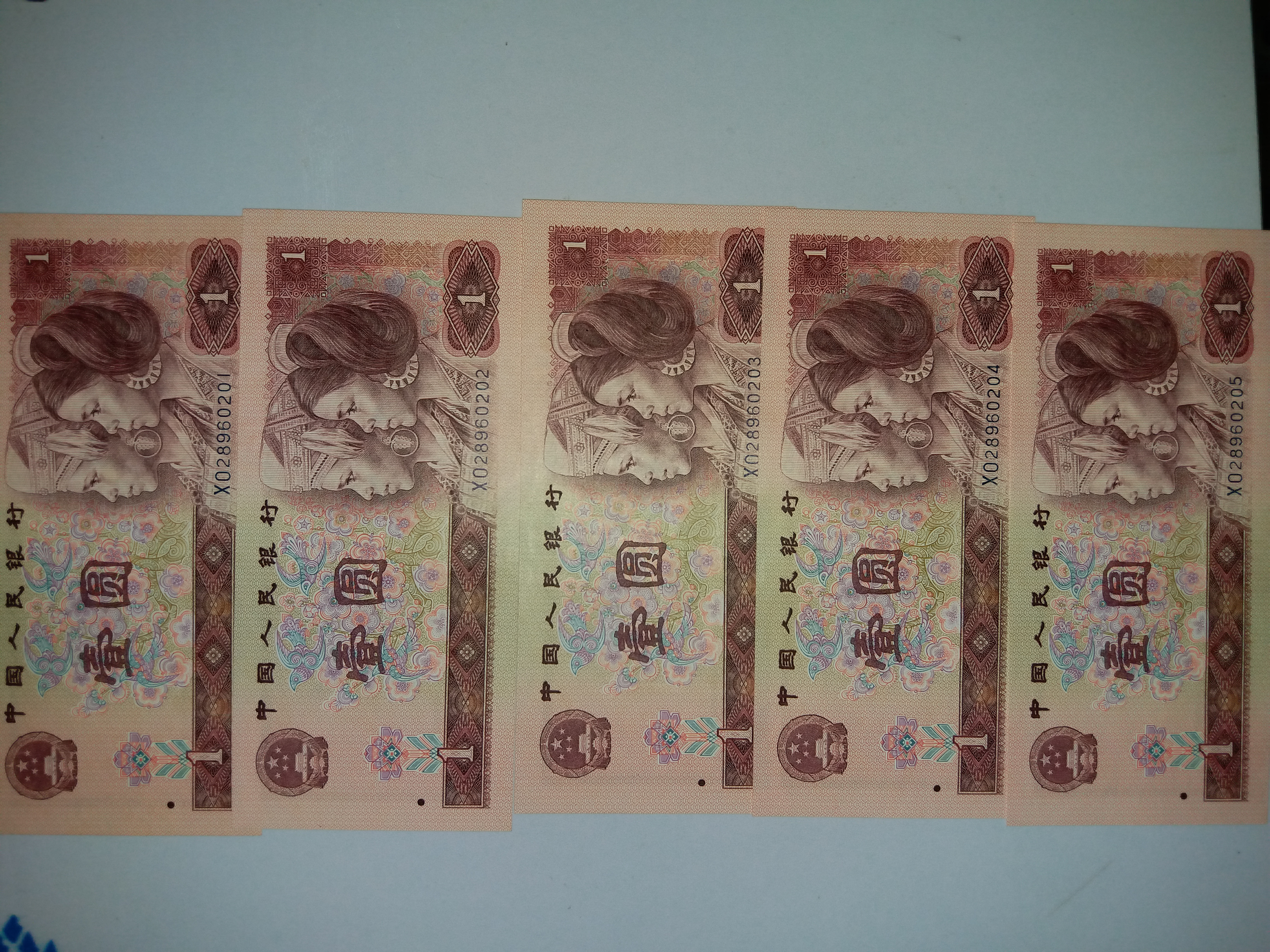 号码非常好全程无347而且是02小号开头,稀有xo冠号,十连即:01~10,配册