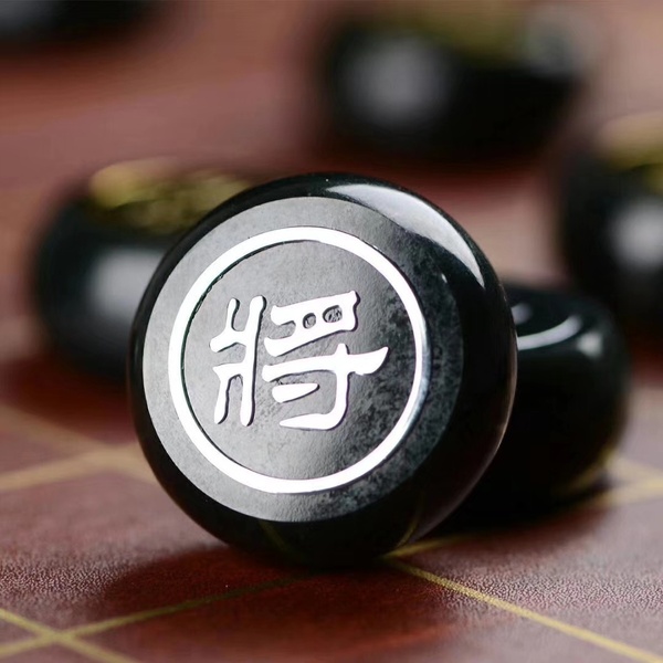 棋盘天下和田玉青玉象棋相弈对坐方寸迁五湖四