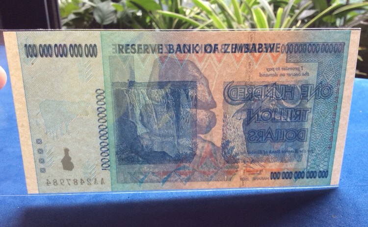 津巴布韦100万亿面值纸币,全