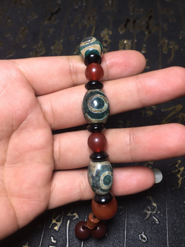 精品三眼天珠手链雕功精湛表现到位彰显大气玉质
