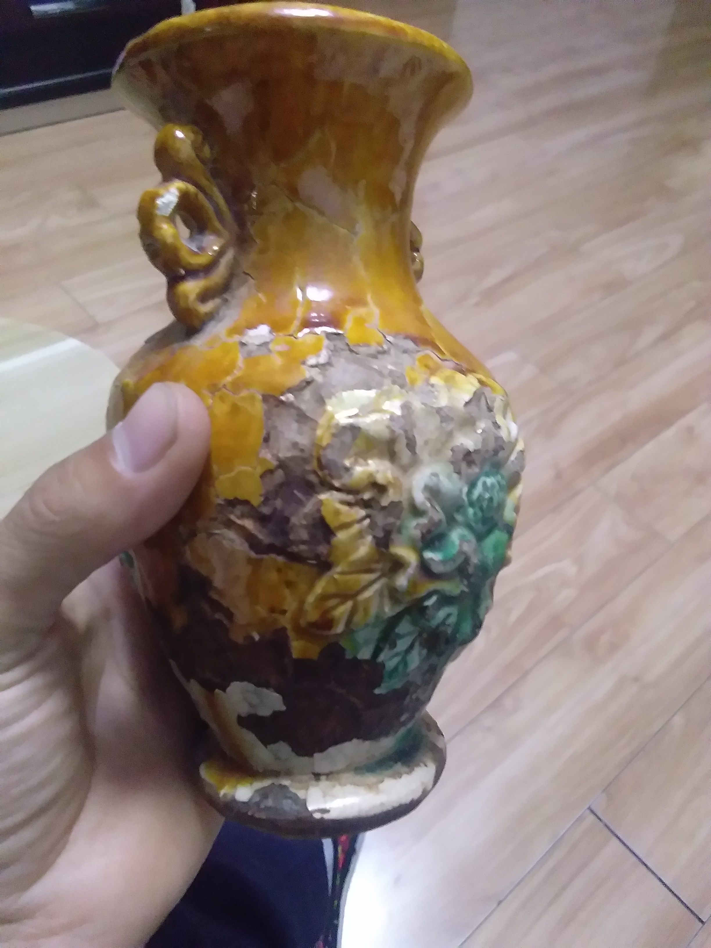 唐代唐三彩的花瓶图片