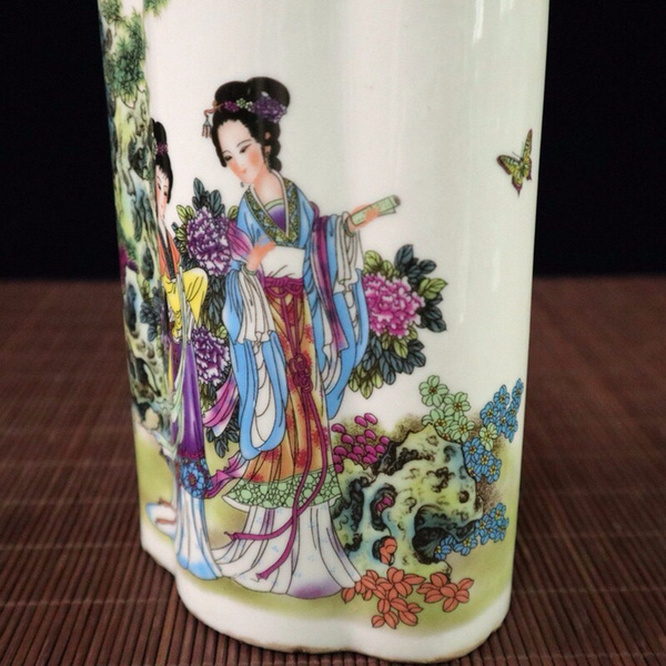 粉彩仕女图纹笔筒高18.2cm宽12.8cm《声明