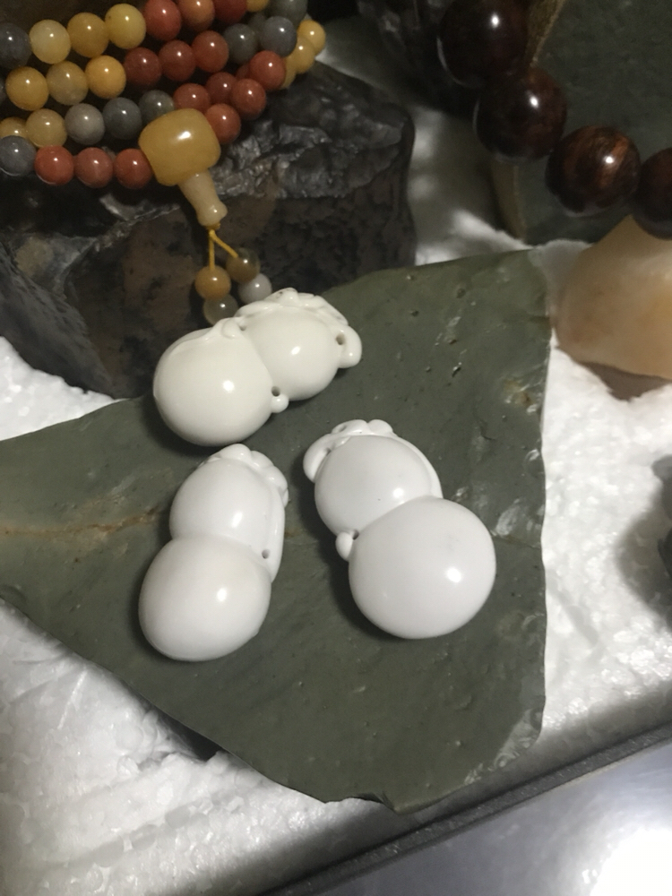 新疆蛋白石雕件图片