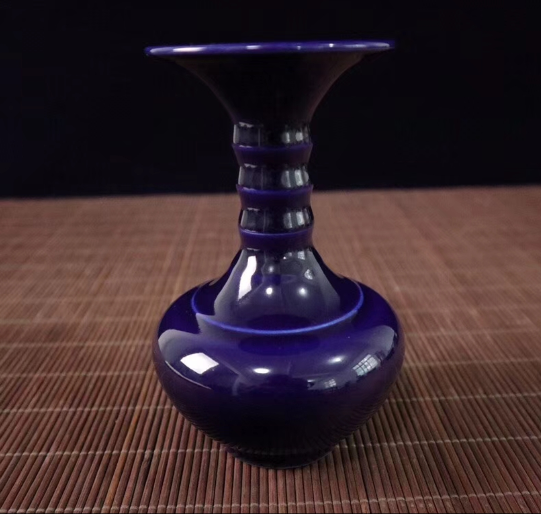 蓝釉竹节小花瓶高15cm宽9cm瓷器釉色名又称