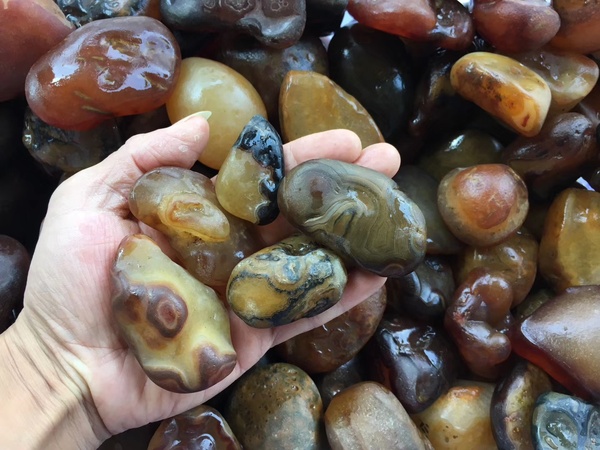 玛瑙石原石一袋共重10斤包邮随机发货大小