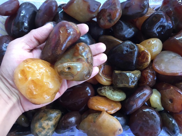 玛瑙石原石一袋共重10斤包邮随机发货大小