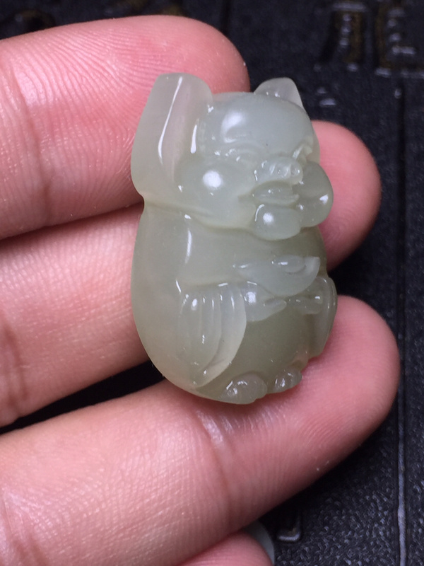 精品和田玉福猪吊坠雕功精湛表现到位彰显大气