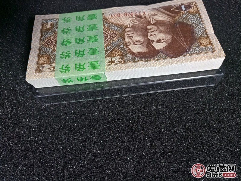 8001翡翠绿腰背绿星星黄金甲