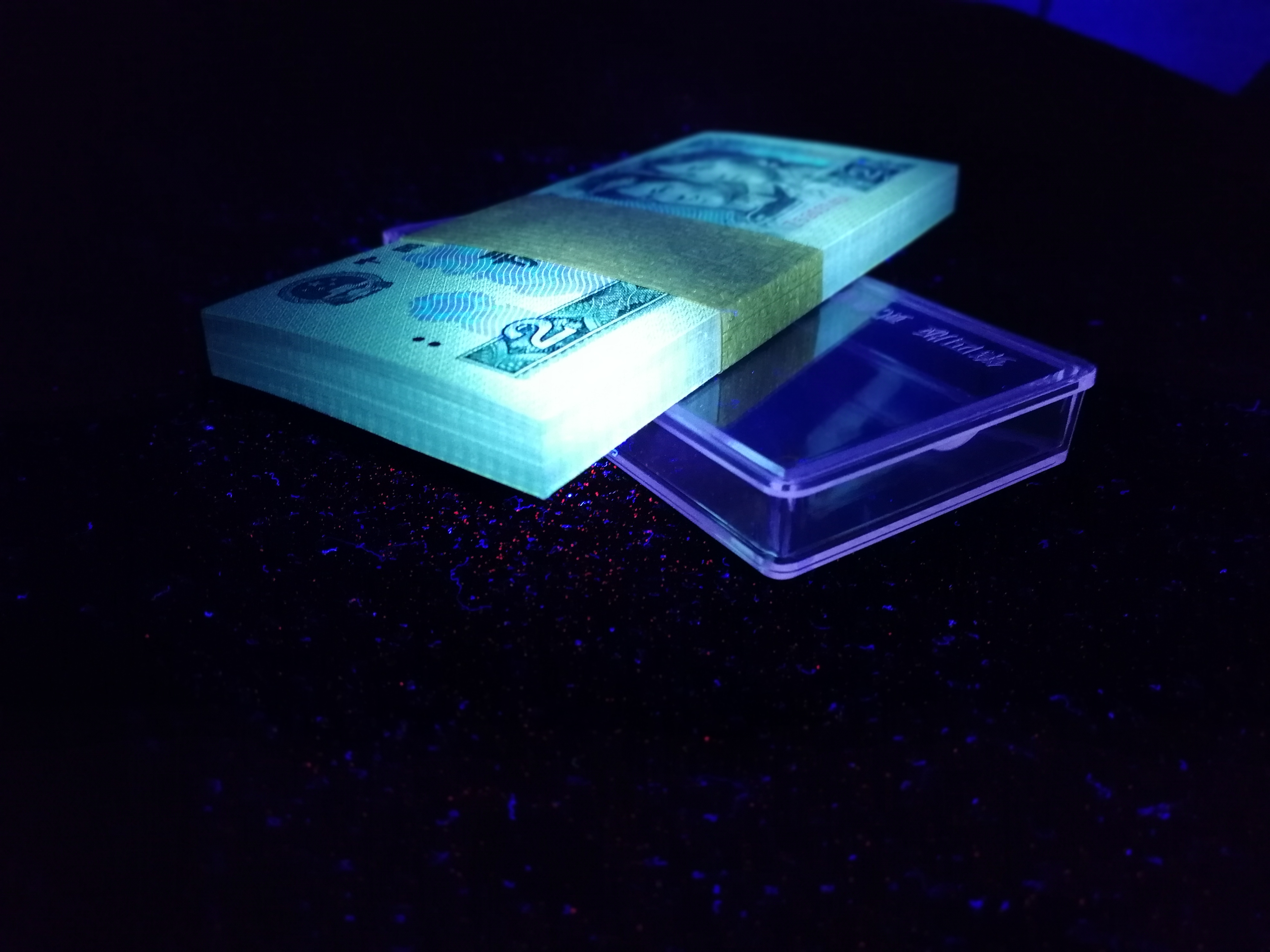 802绿钻百连无补 灯下无斑