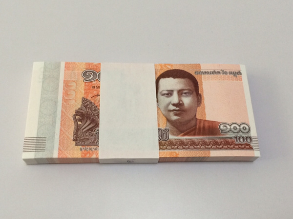 柬埔寨100元.全新原刀的.一刀就是100张.全新