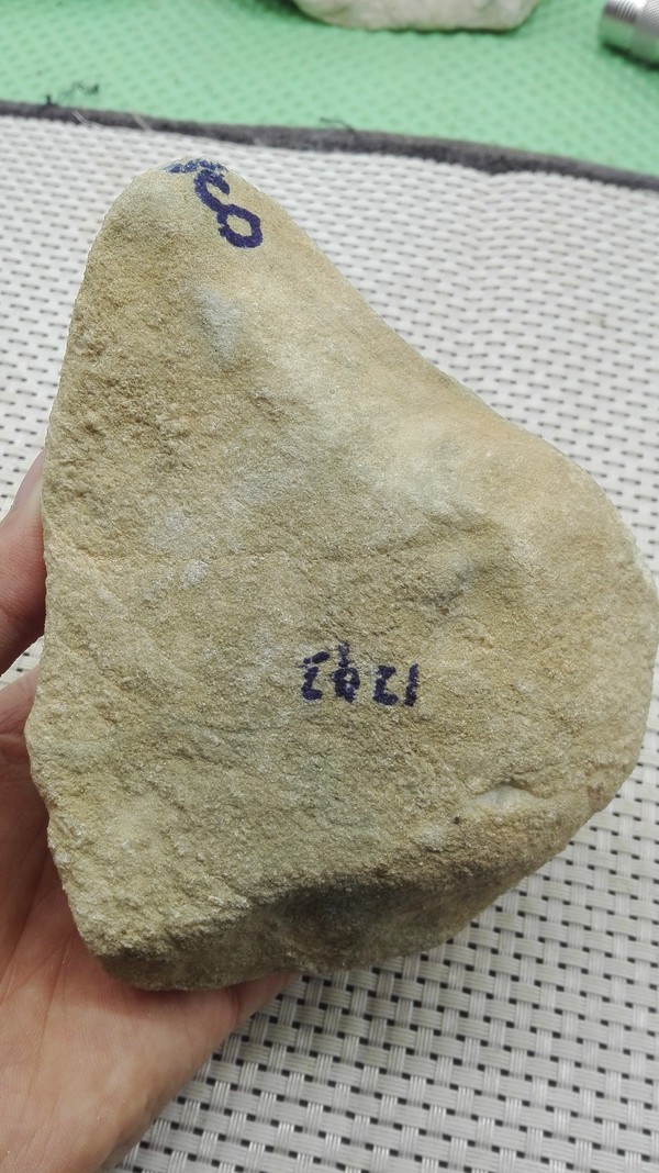 老敞口木那黄岩沙牌子挂件料,料子皮壳紧密真假_图片_价格_评级-原石