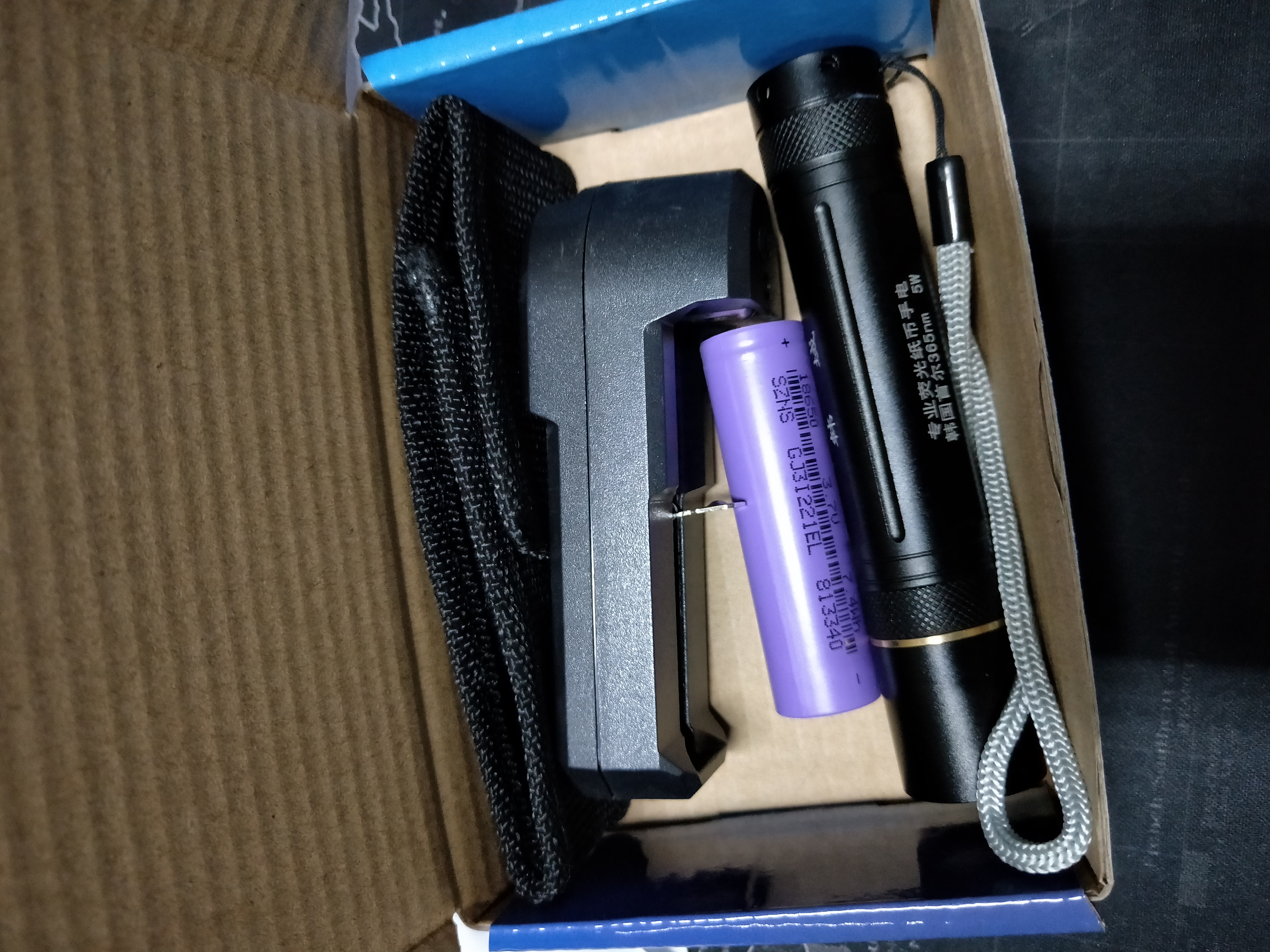 0起拍,超级365紫光手电,灯