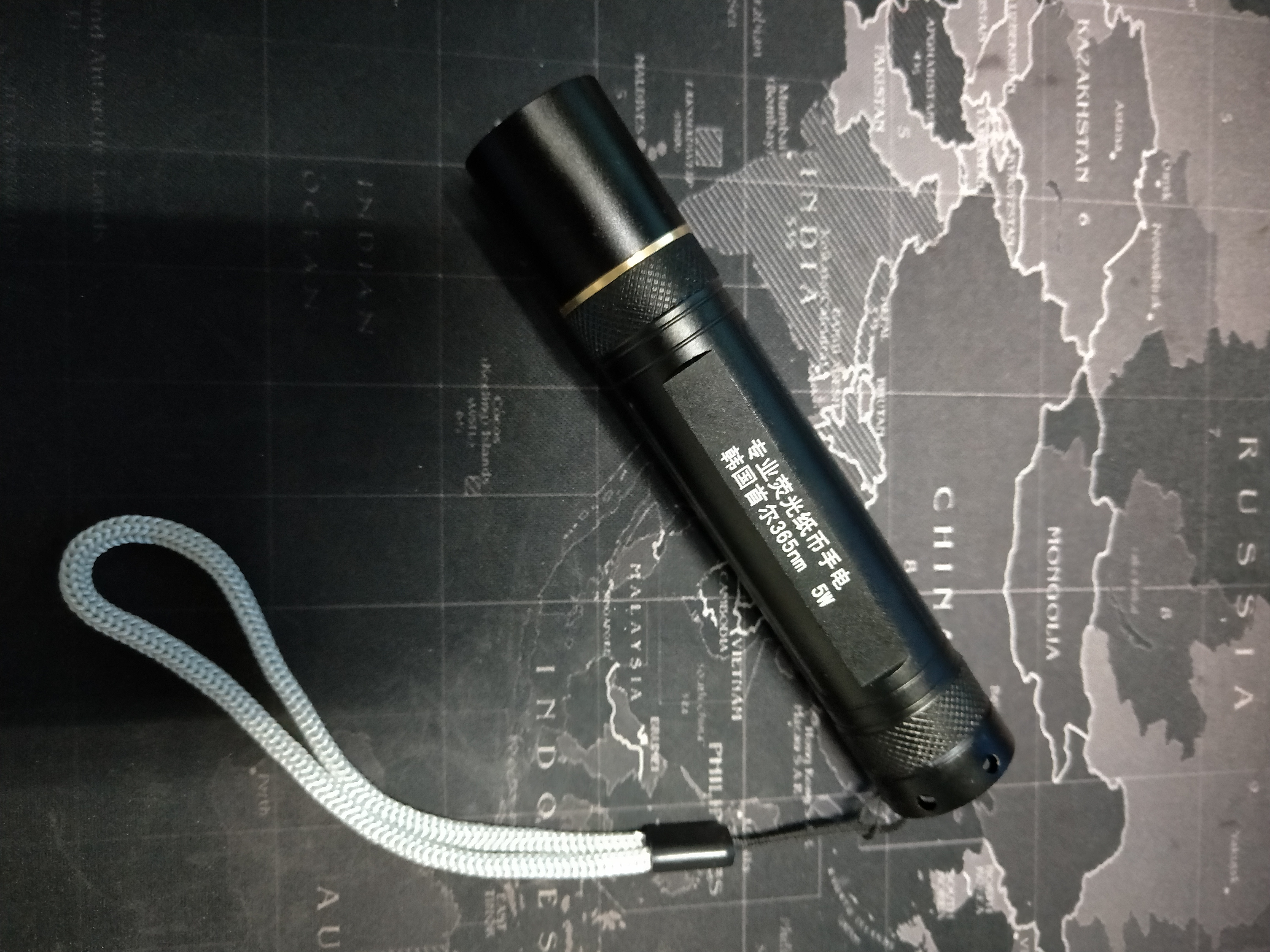 0起拍,超级365紫光手电,灯