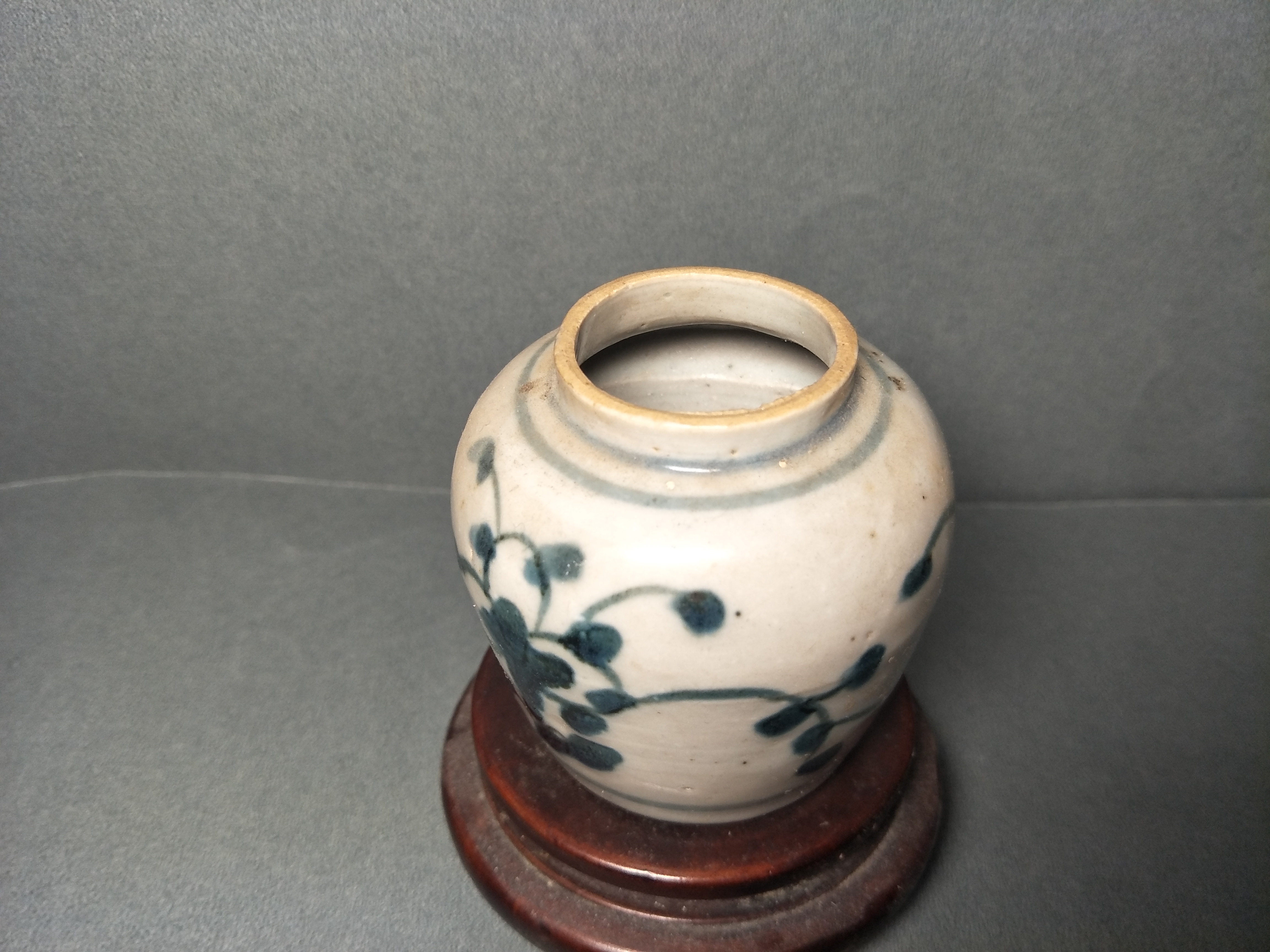 明代青花缠枝纹罐,高:7cm