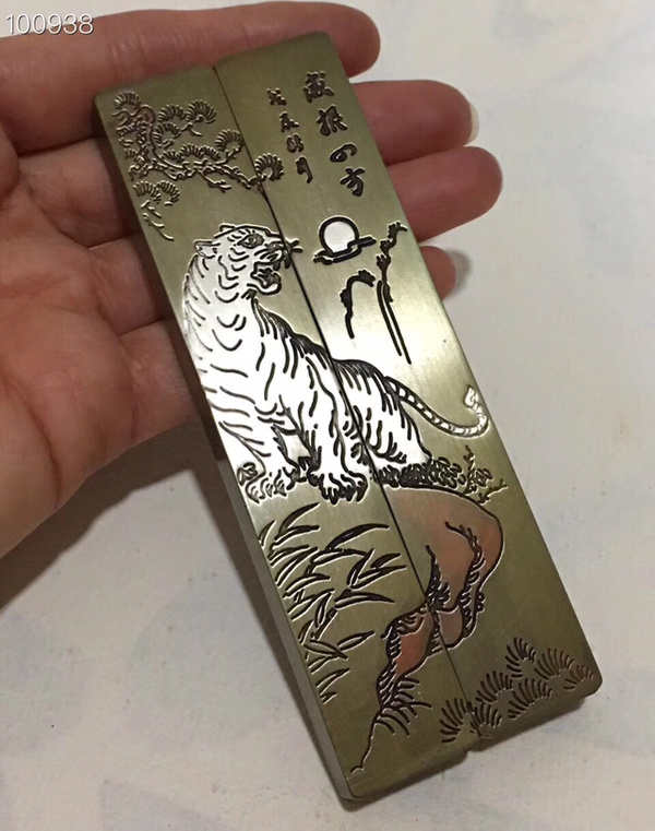 铜镇尺威震四方铜压尺做工精细工艺独特居家送礼材质