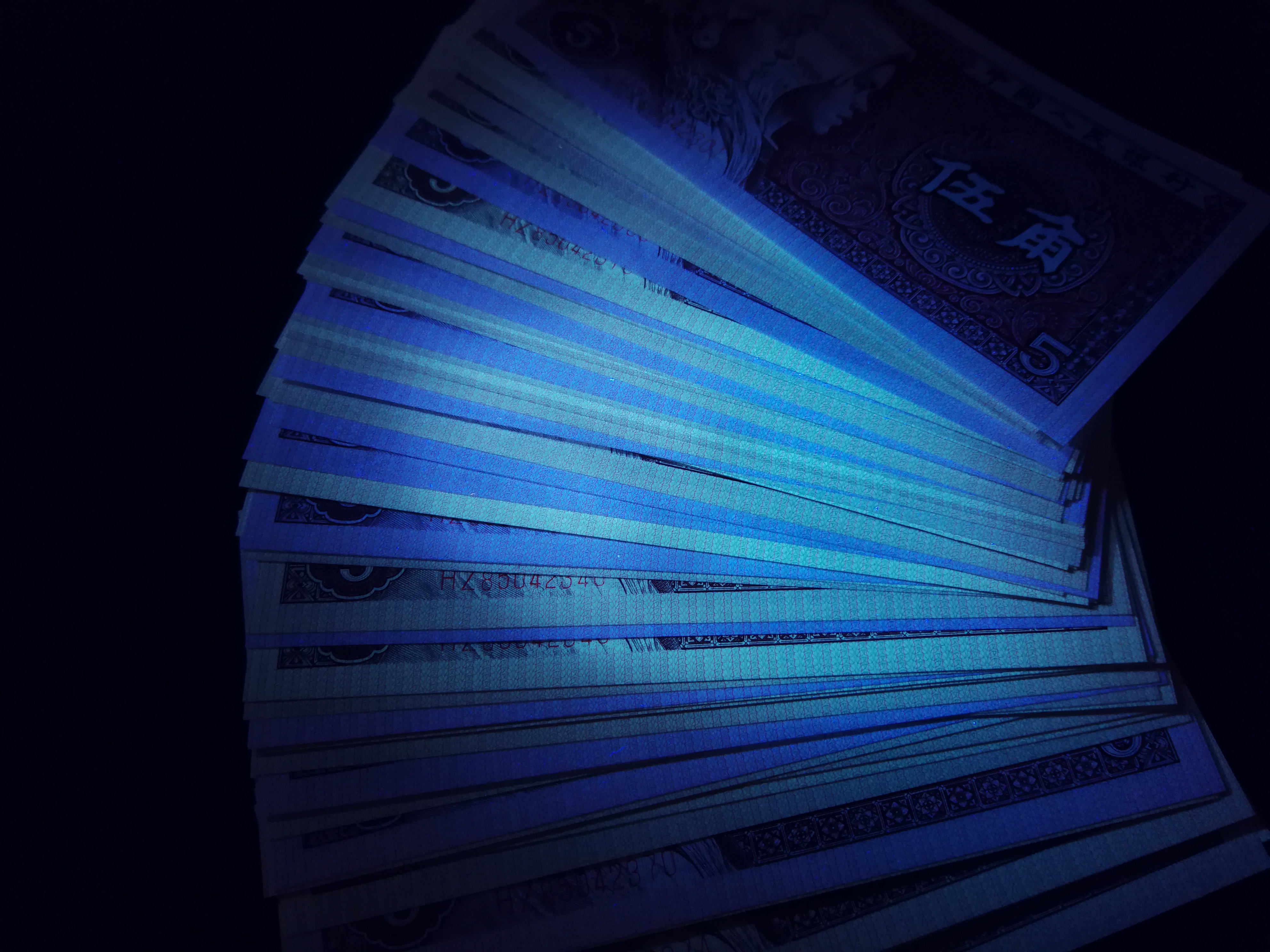 带20多张纤云纸张,最少四种颜色纸张,紫幽灵,太阳红,冠号数字荧光