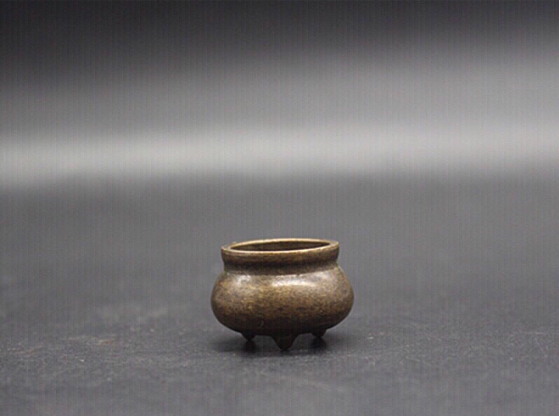 分享到: 古玩杂项收藏纯铜 迷你香炉 小香炉 三足鼎力香炉 重量约15