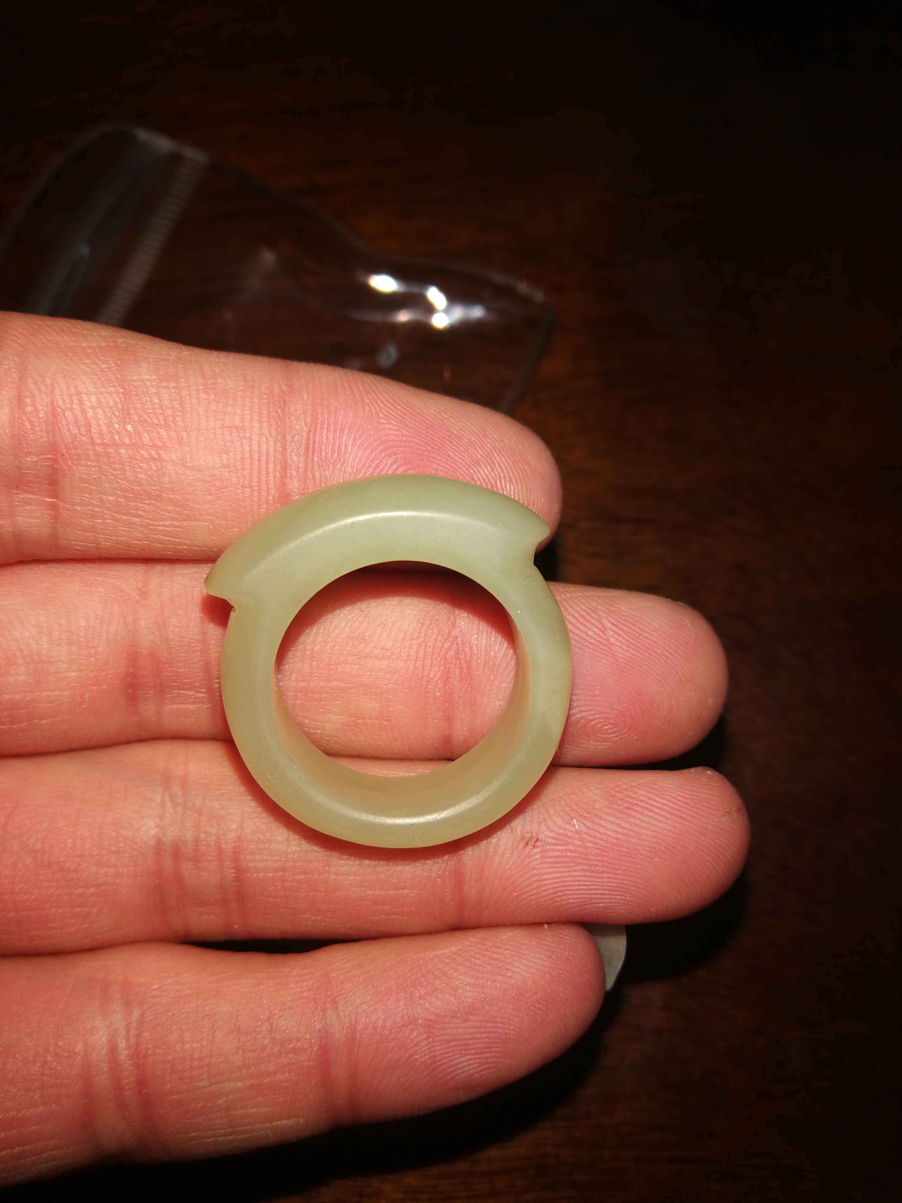 爱藏网 爱藏拍卖 和田玉 清老袖玉马鞍戒指一个 所有拍品支持全国复检