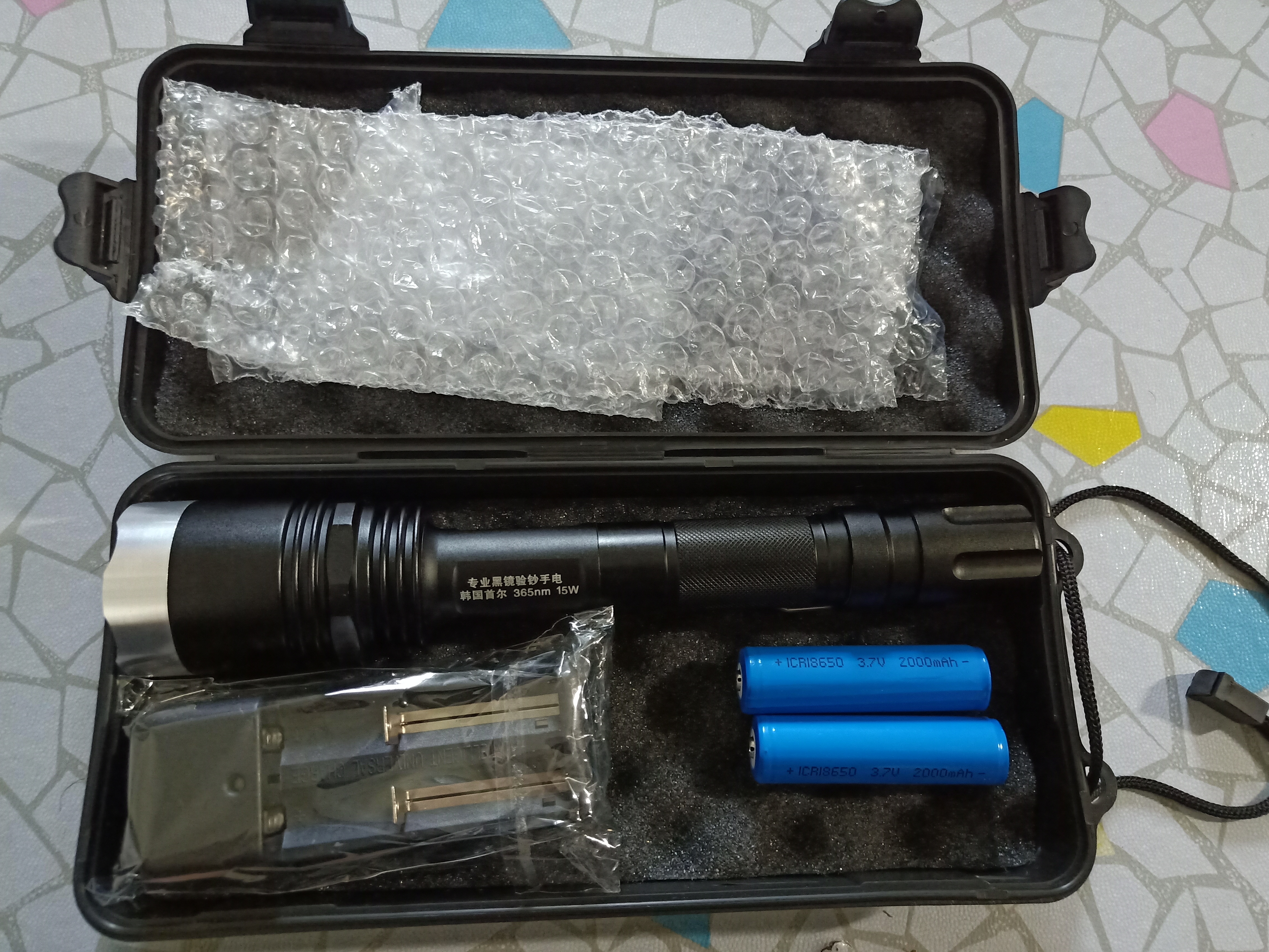 0元起拍超级365紫光手电,灯