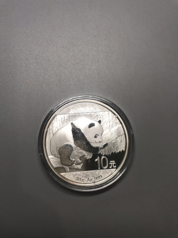 拍品介绍2016年熊猫银币一枚30克纯银直径4
