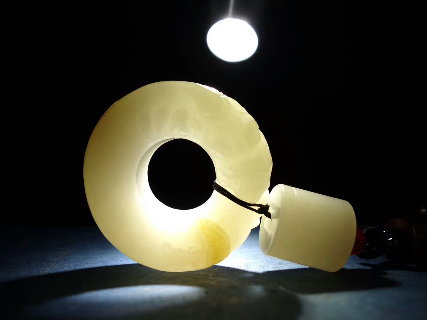 【和田玉含证书礼盒【描述】和田