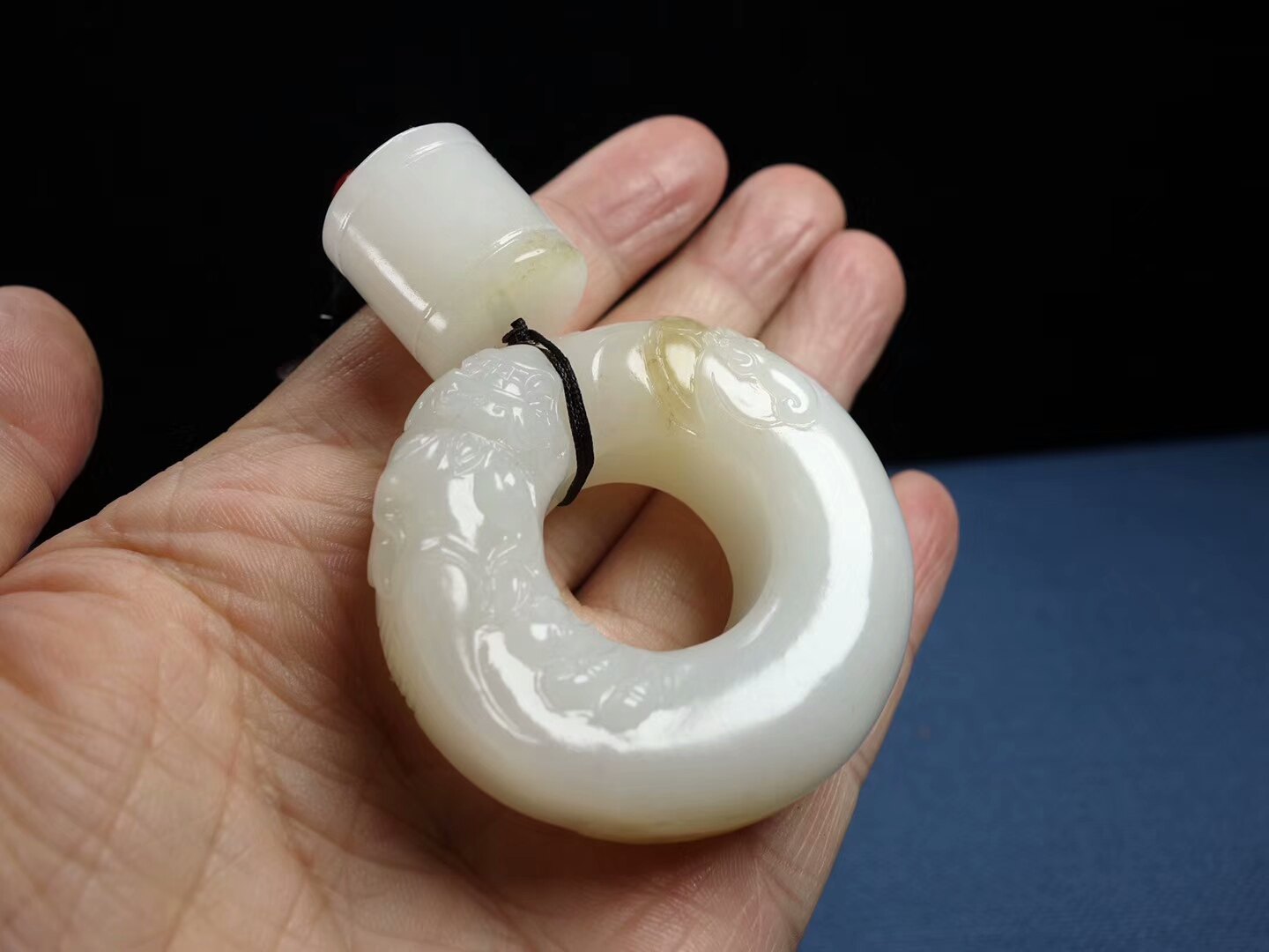 【和田玉含证书礼盒【描述】和田