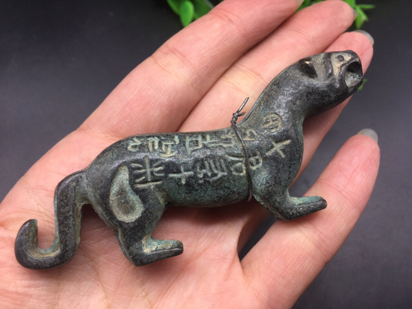 纯铜虎符一把低价起拍做工精致可分开品相完美