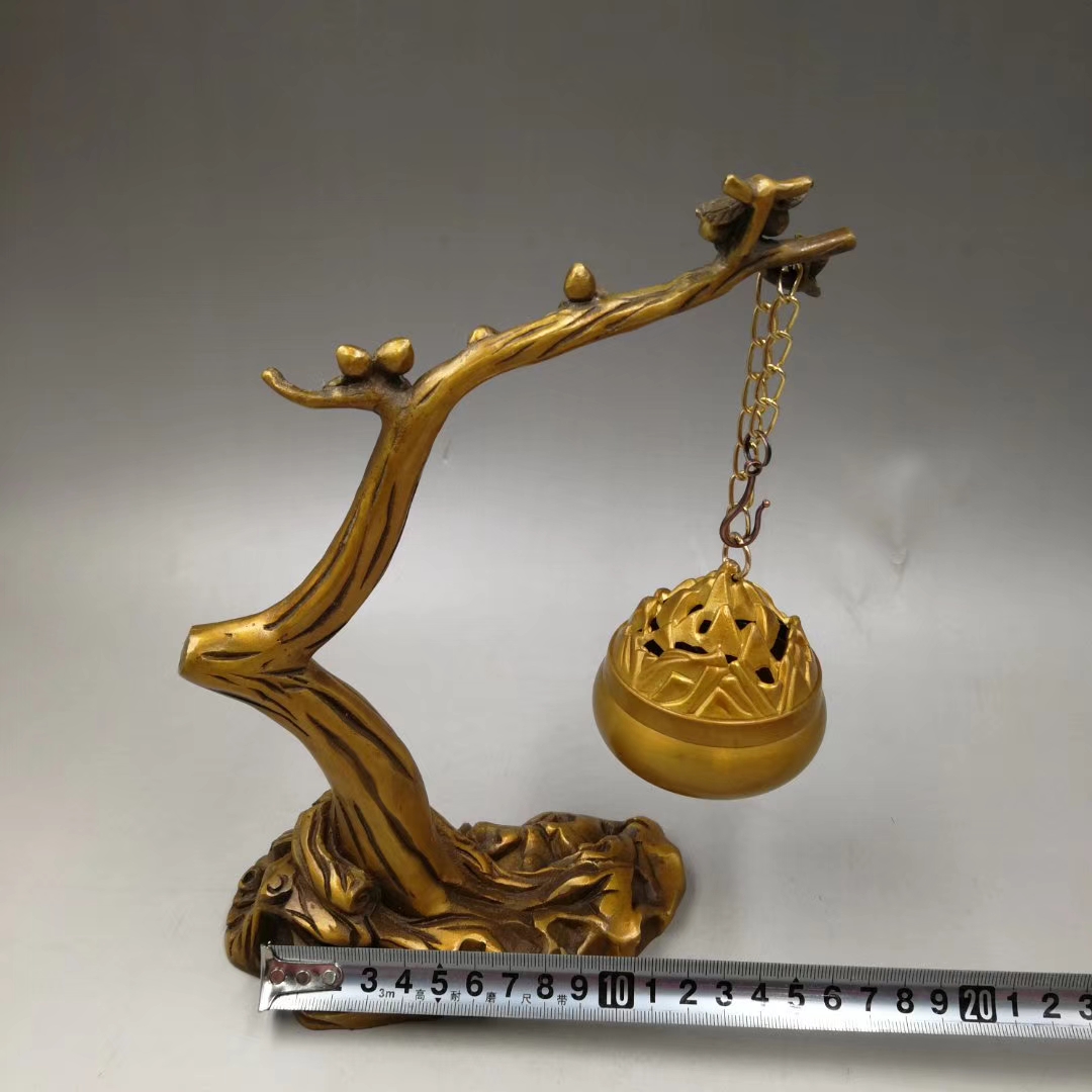 铜吊薰香炉,器型厚重,形制端正