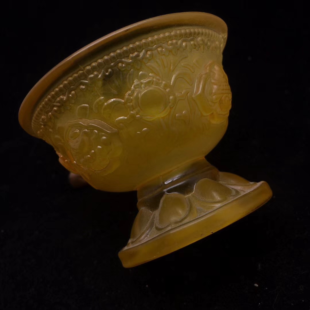 琉璃杯碗琉璃自古以来都是宫廷皇室的专用不仅如