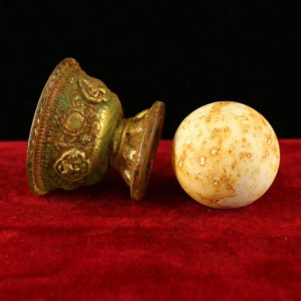 佛教无上金刚舍利子2颗小碗琉璃材质舍利子直径5厘米