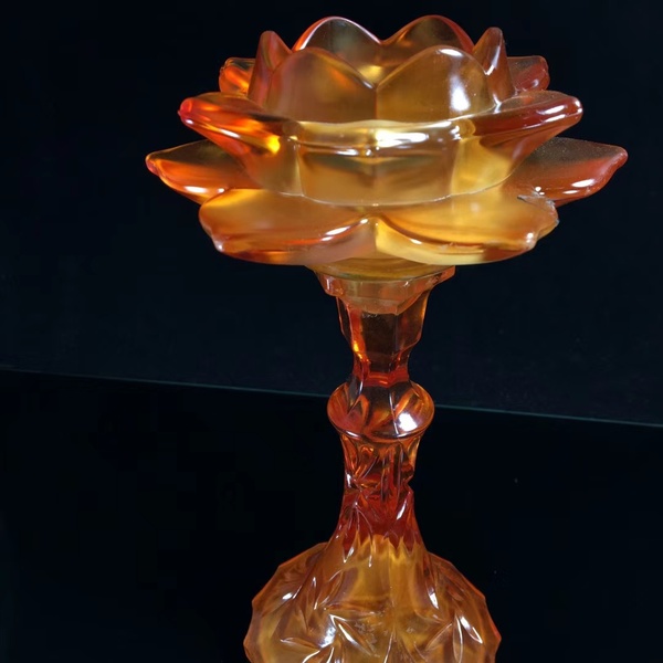 琉璃莲花蜡台烛台琉璃自古以来都是宫廷皇室的专用