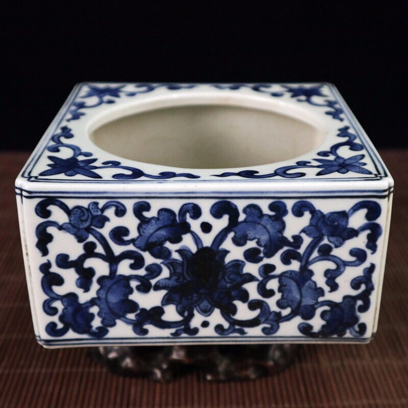 爱藏网 爱藏拍卖 瓷器 青花缠枝莲纹四方笔洗 高9.3cm宽17.