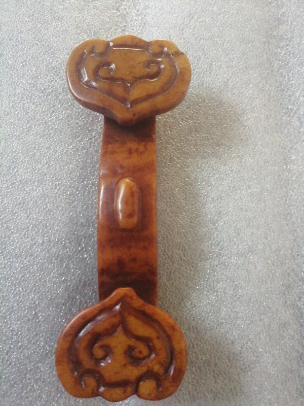 老玉玉如意摆件手把件不懂是什么玉质有微裂