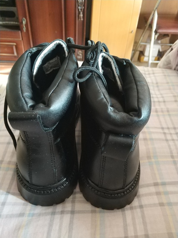 偏远地区补邮男单警皮靴一双,全新的27号44的,配发装备,原配鞋垫一副