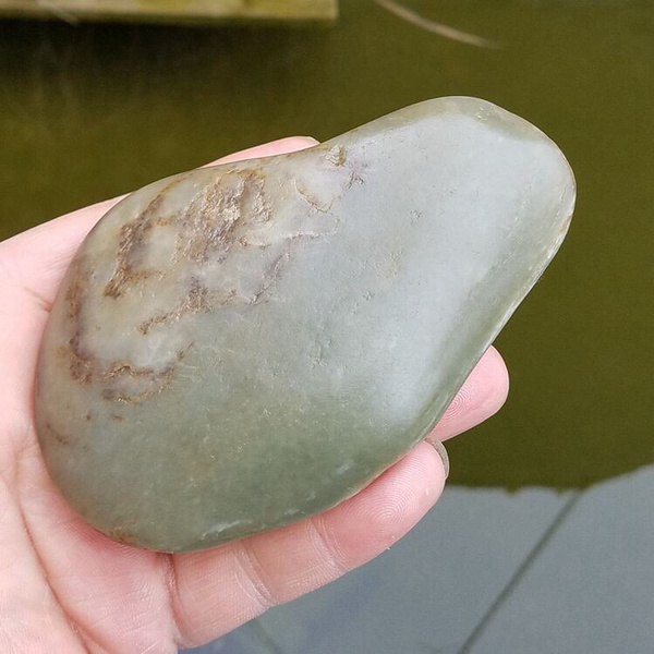 实物照新疆和田玉原石真皮玉料毛料摆件重350克长1