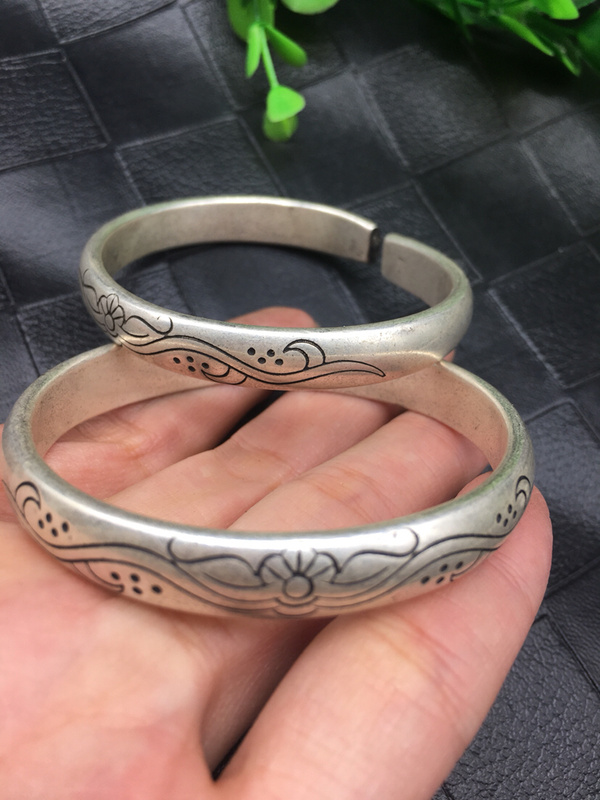 藏银手镯开口手镯一对品相极好实物拍摄低价起拍